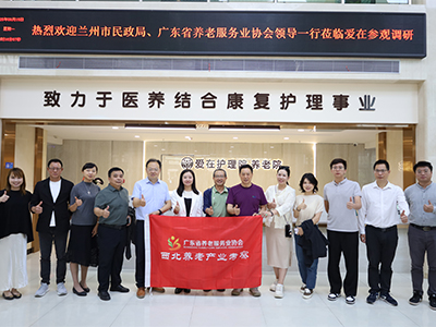 爱在养老院举办夏季文艺汇演，长者展现风采